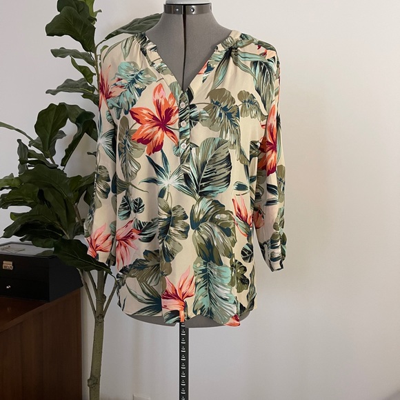 New York & Co Floral Shirt - Picture 1 of 7